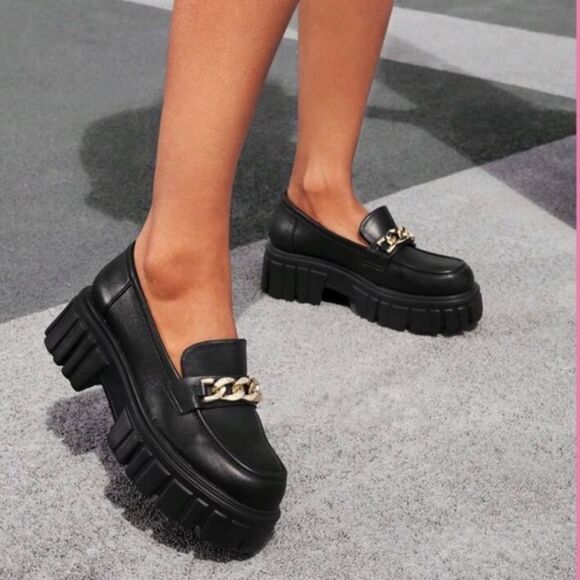 CCOCCI Women’s 9 Sutton Loafers Black Chunky Gold Chain‎ Accent Lug Academia - Picture 1 of 11